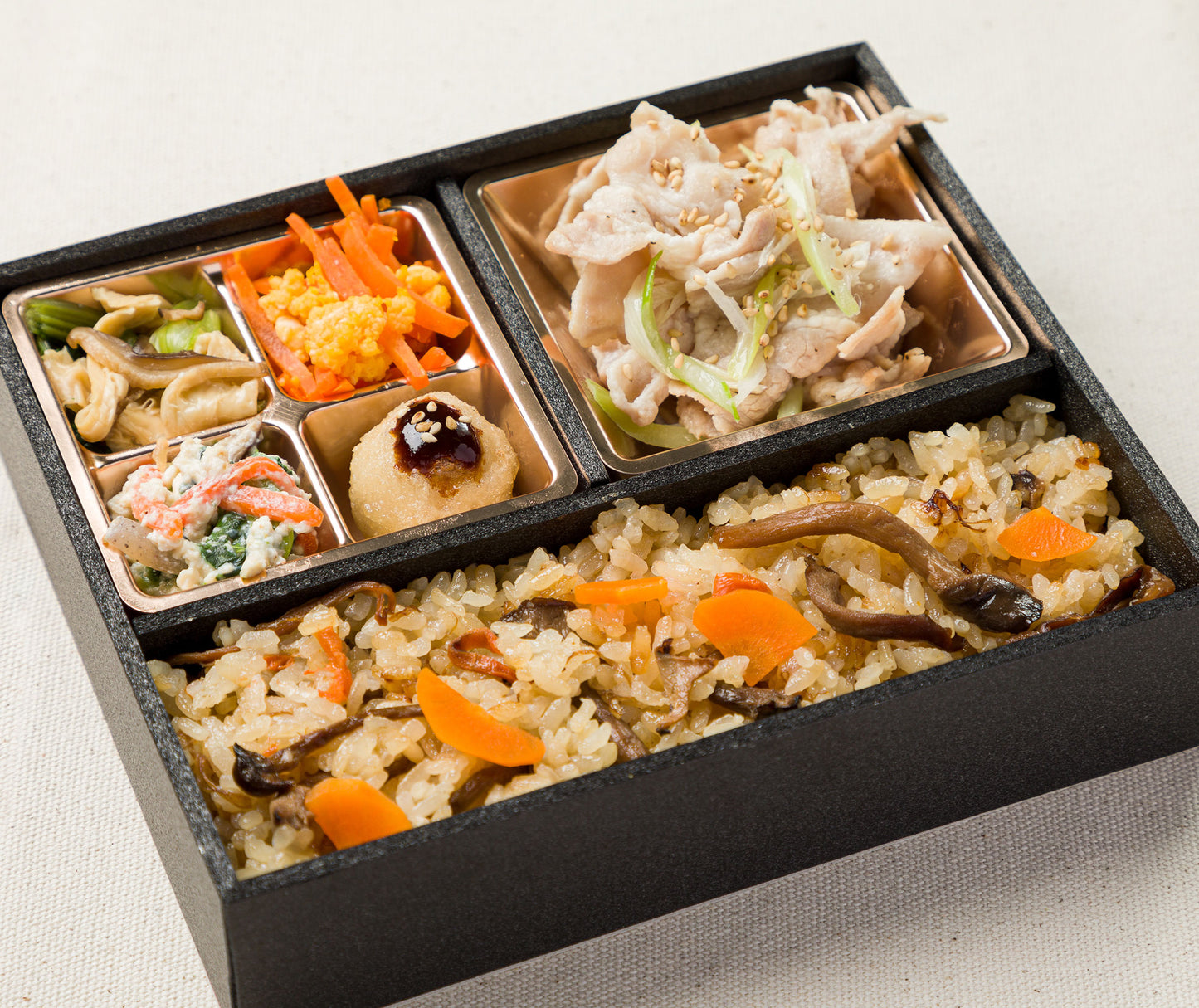 14-選べるメインと4種の惣菜弁当