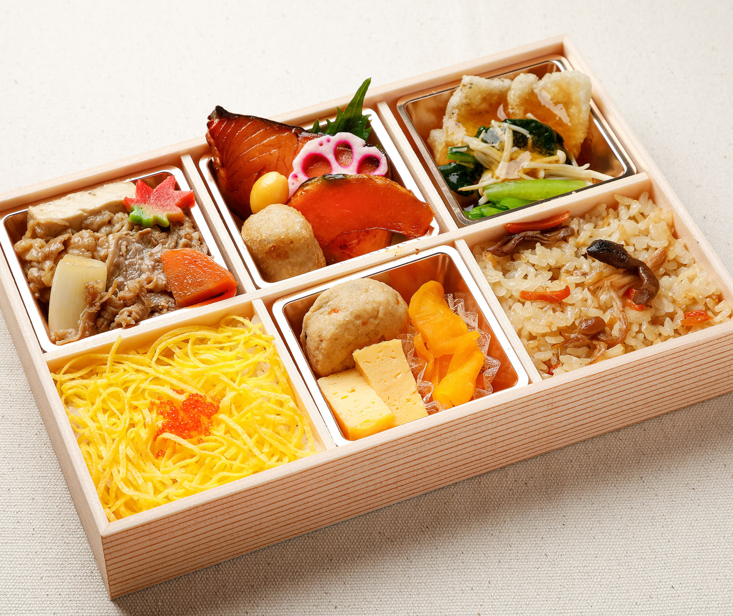 A5-牛すき焼きと鮭の柚庵焼き鰈ときのこのおろし餡かけ御膳