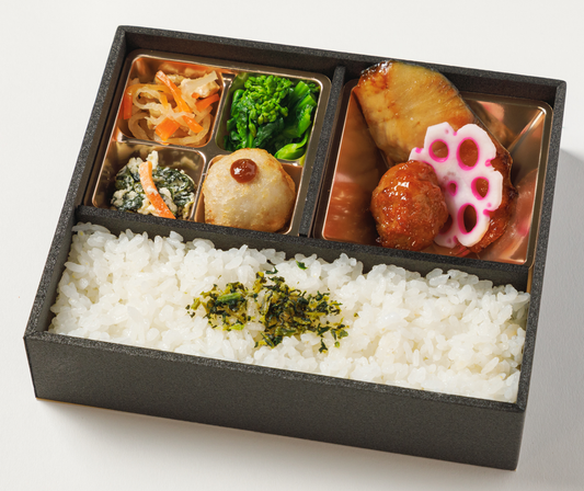 ①選べるメインと和惣菜弁当（白飯　炊き込み）(さわら、豚ネギ、かれい）